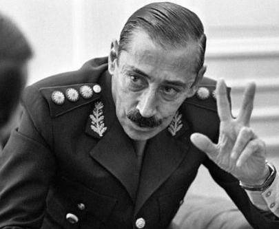 I primi veleni: «Fu troppo vicino alla dittatura di Videla»Le rivelazioni in un libro di qualche anno fa