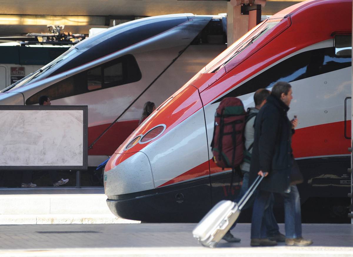 Trenitalia propone patto sui pendolari a Italo
