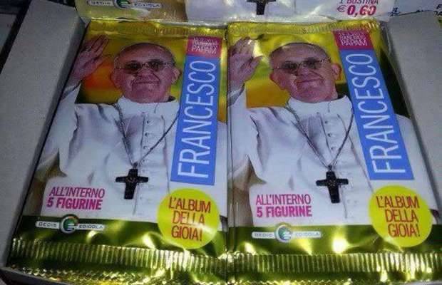 E Papa Francesco arriva in edicola: ecco le "figurine della gioia"