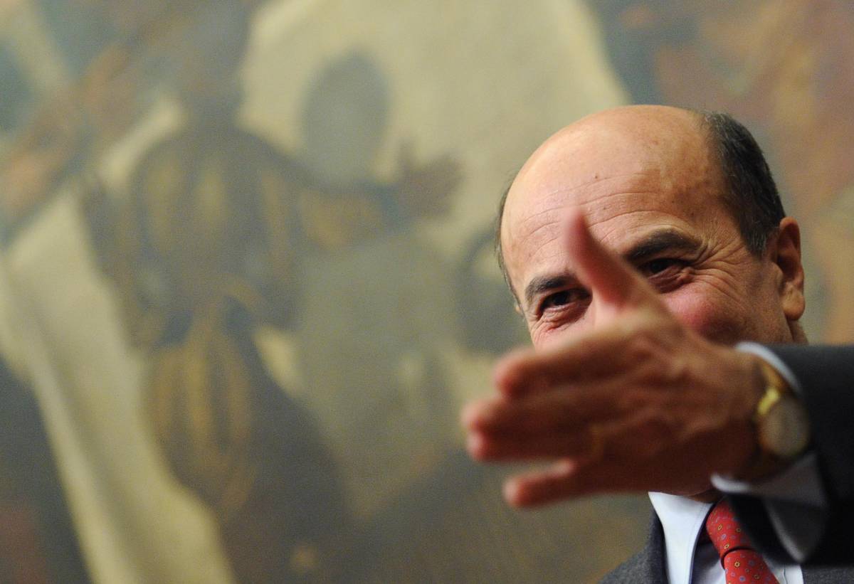 Il premier incaricato Pier Luigi Bersani al termine delle consultazioni