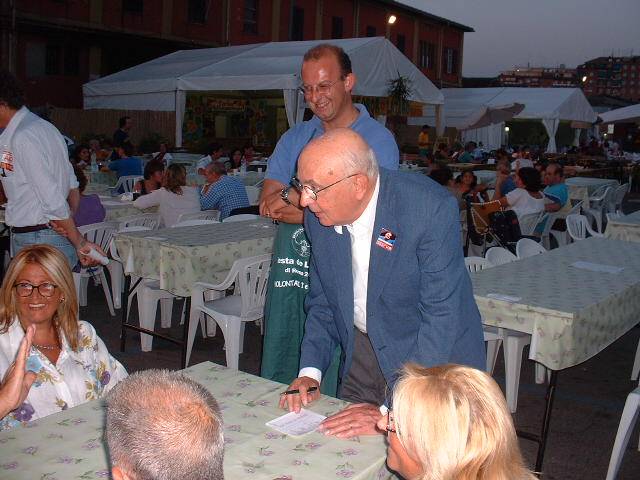Il web riscopre Napolitano cameriere alla Festa dell’Unità