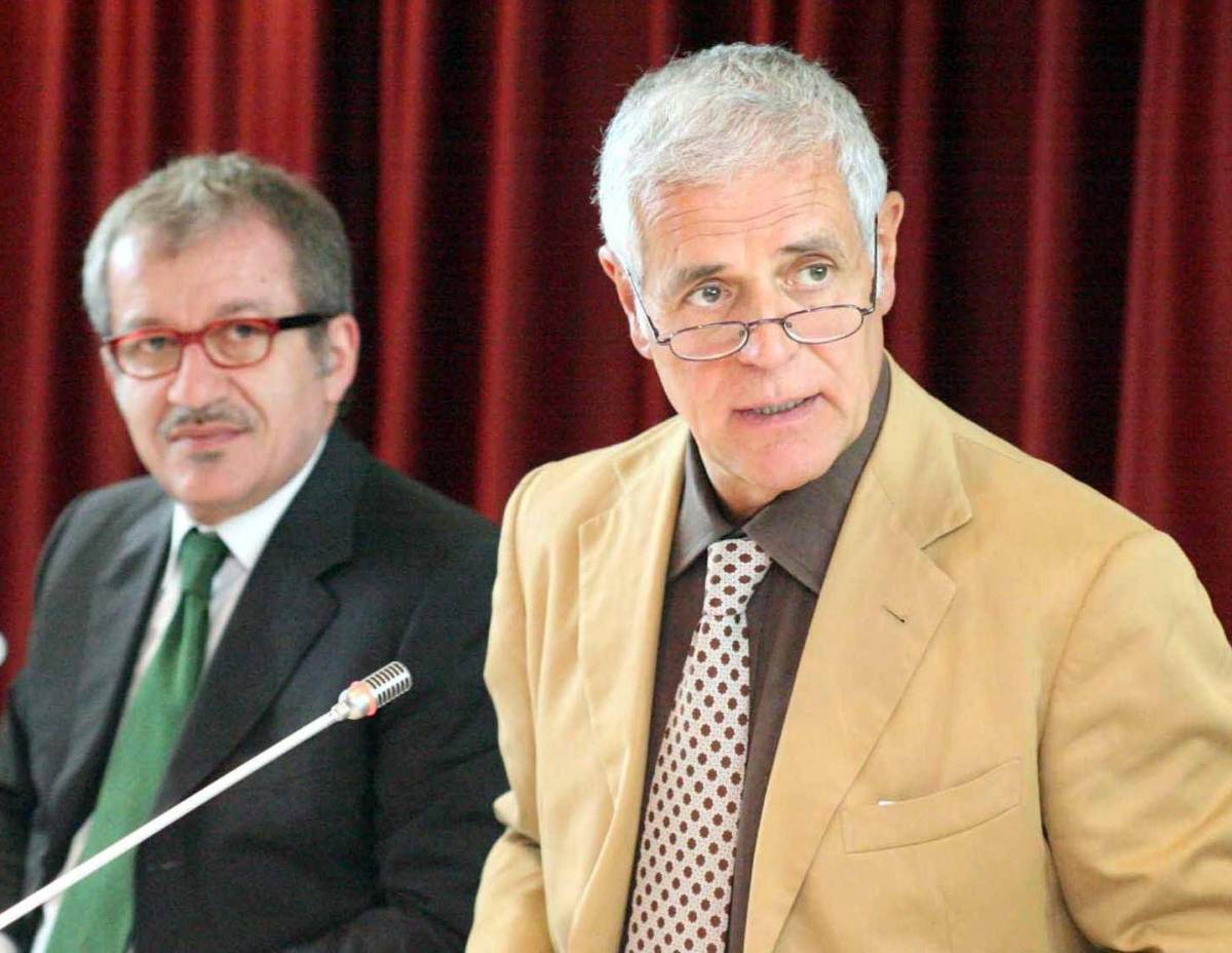 Roberto Formigoni con il suo successore Roberto Maroni