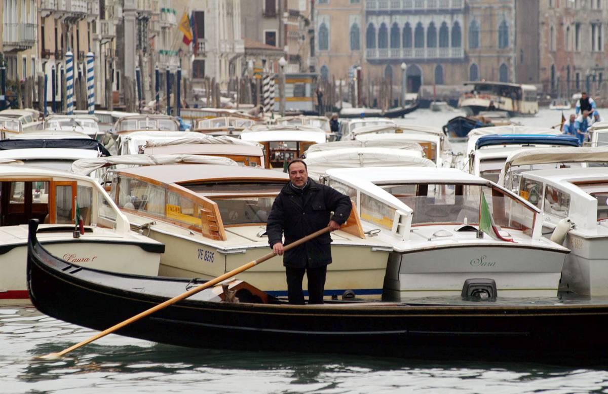 Venezia, in arrivo le gondole solidali