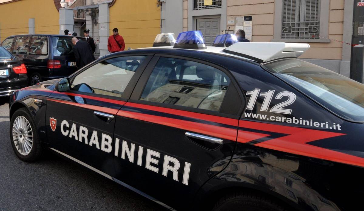 Sta partorendo, chiede aiuto ai carabinieri Scortata a sirene spiegate al Buzzi, dopo tre ore nasce Martina