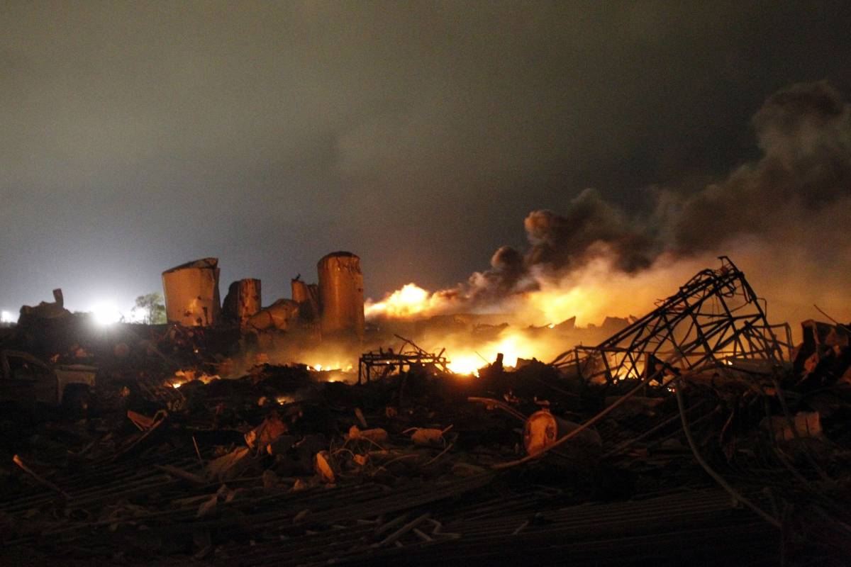 Texas, esplode una fabbrica: si temono decine di vittime