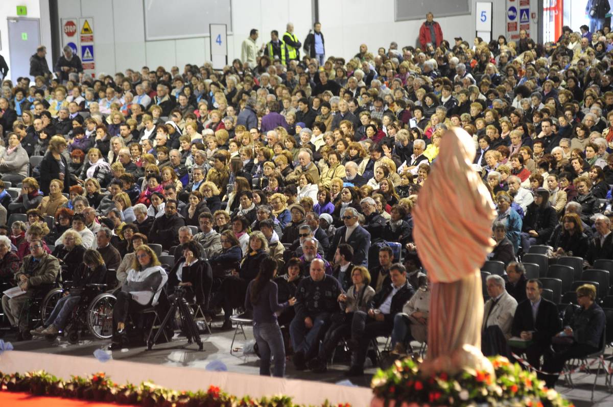 Medjugorie a Milano: diecimila fedeli davanti alla Madonna