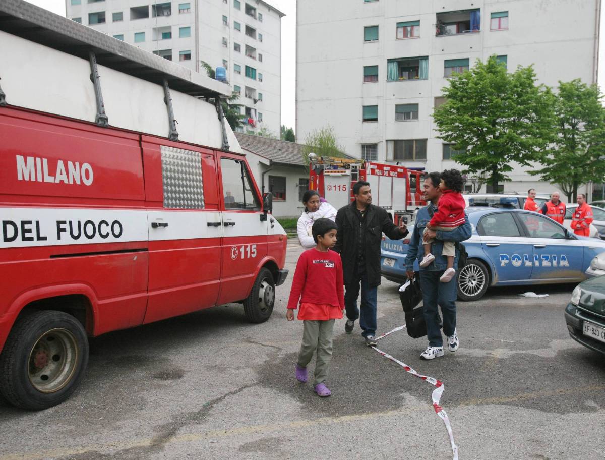 Il palazzo va in fiamme: allontanati cento inquilini