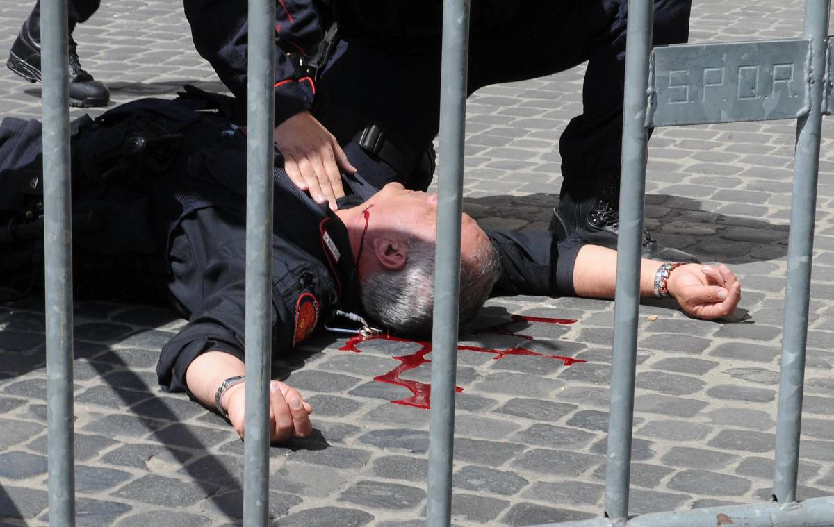 Il brigadiere Giuseppe Giangrande, ferito davanti Palazzo Chigi da un colpo d'arma da fuoco al collo