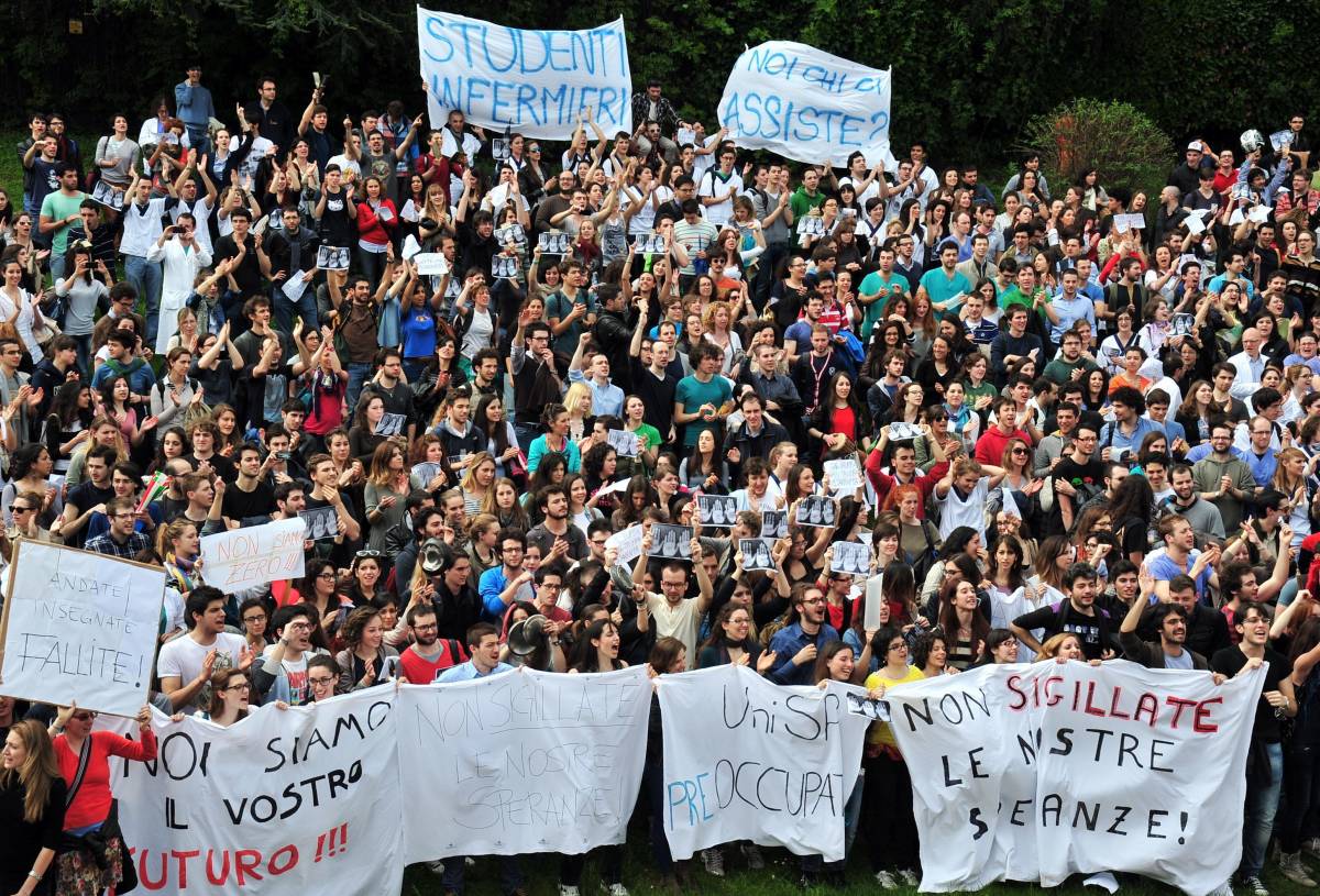 San Raffaele, la rivolta degli studenti