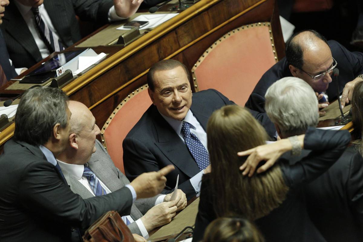 Berlusconi non molla sull'Imu: "Tenere fede alla parola data"