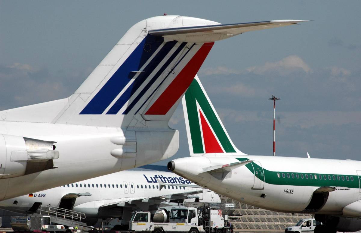 Anche Alitalia volerà all'estero. Air France pronta al controllo