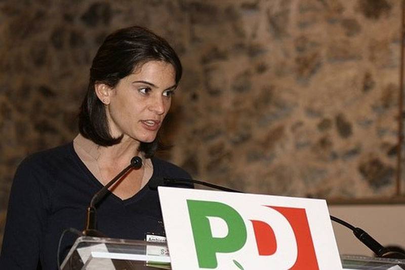 Sms per far votare la fidanzata: Franceschini linciato da Grillo