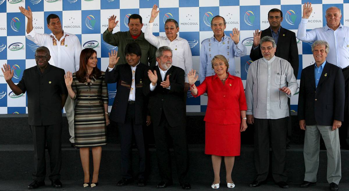 Michelle Bachelet con gli altri leader sudamericani