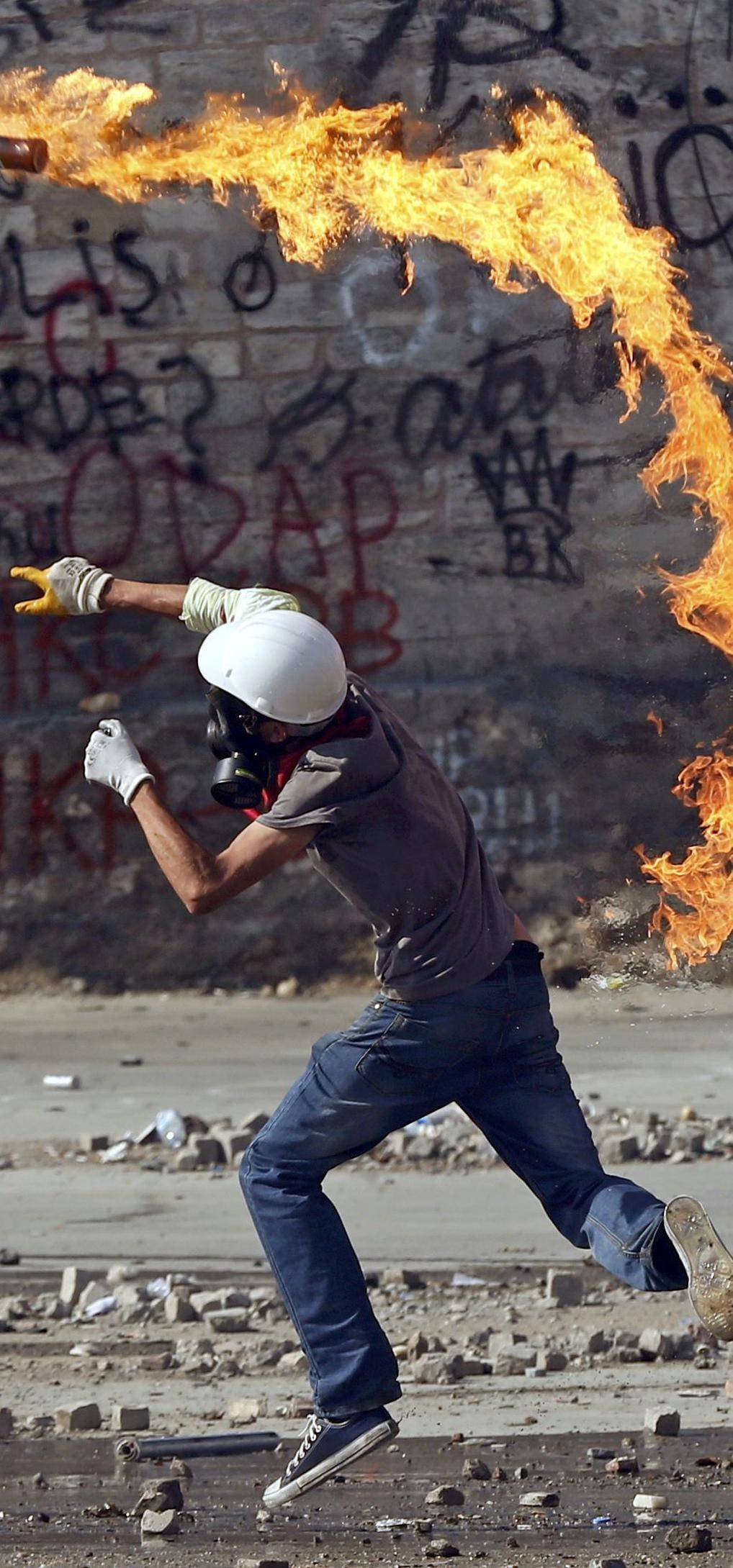 Erdogan fa la faccia feroce E scatena l'inferno a Gezi Park