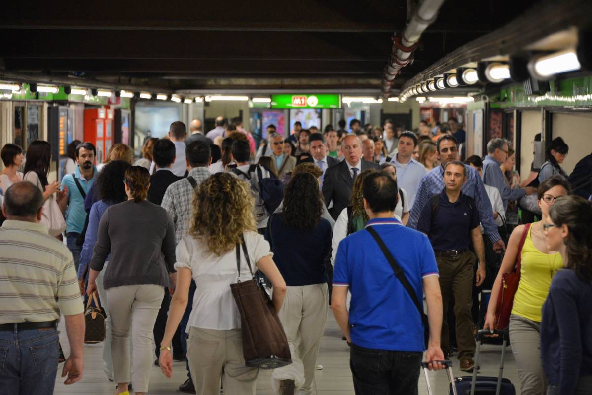 Milano, sostanza irritante spruzzata nella metro