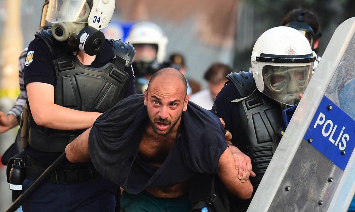 Quasi 500 arresti dopo gli scontri a Istanbul e Ankarail caos Turchia