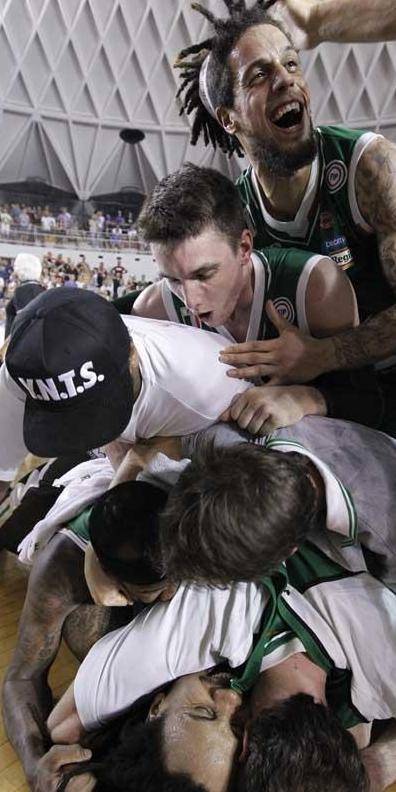 Il riscatto del basket contro la crisi di Siena e di un intero sistema