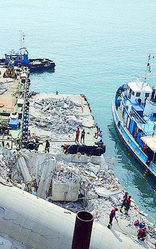 La torre piloti «trasloca» a Ponte Colombo Decisa dal Comitato portuale la sede temporanea dopo il crollo