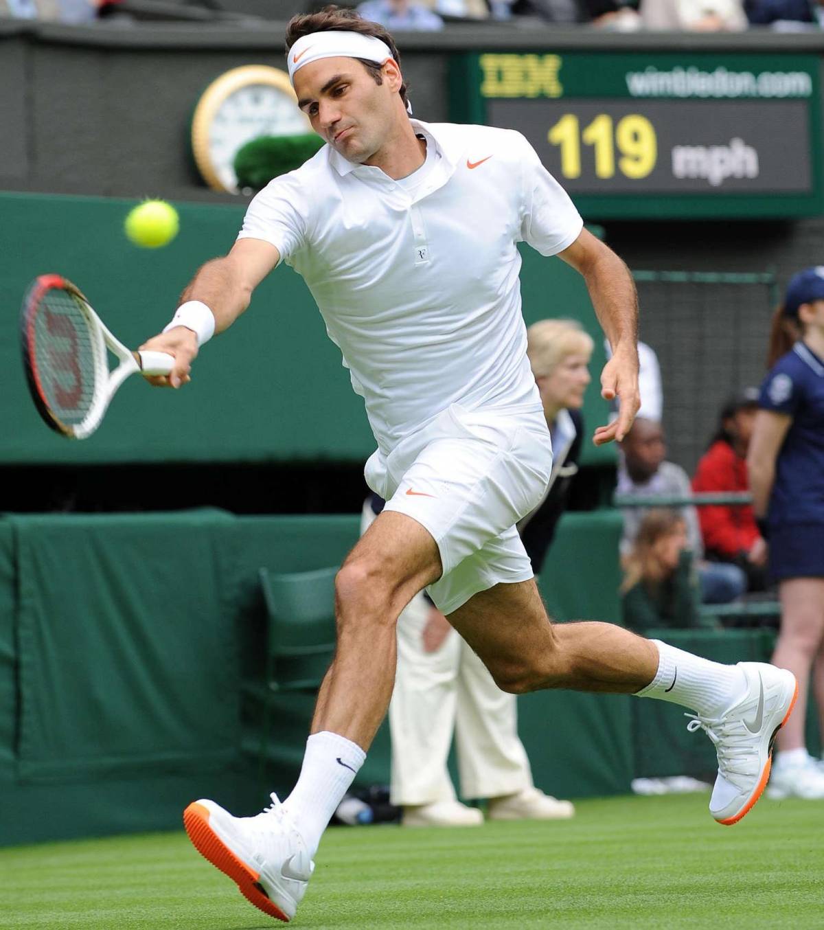 Federer multato per i colori Sconfitto senza