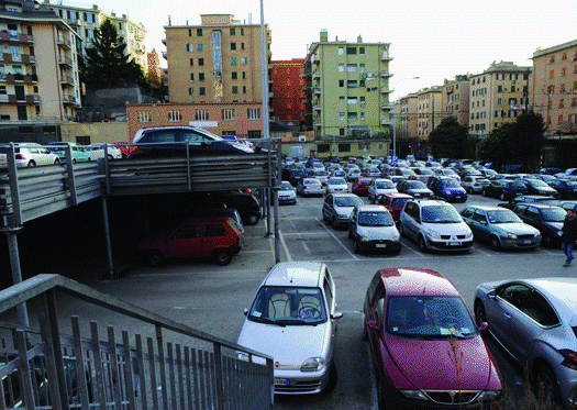 Piazza Martinez è di bulli e spacciatori