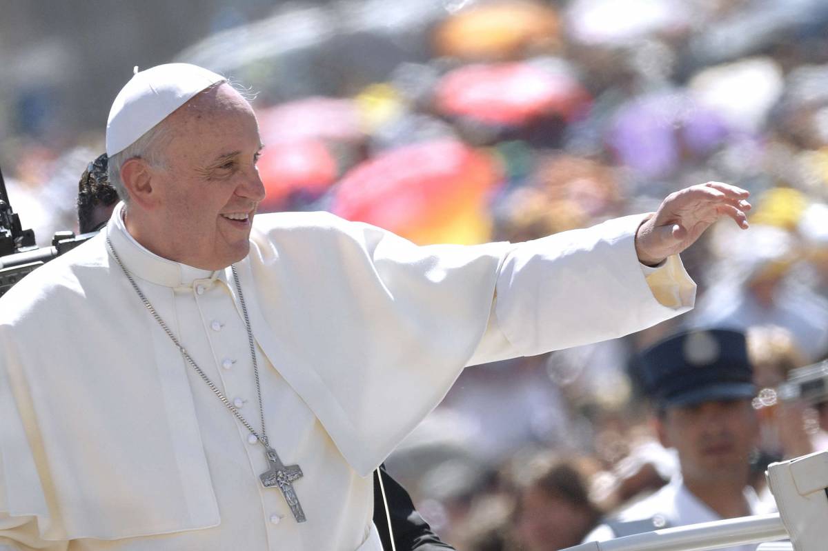 Il Papa fa pulizia con le carte segrete passate da Ratzinger