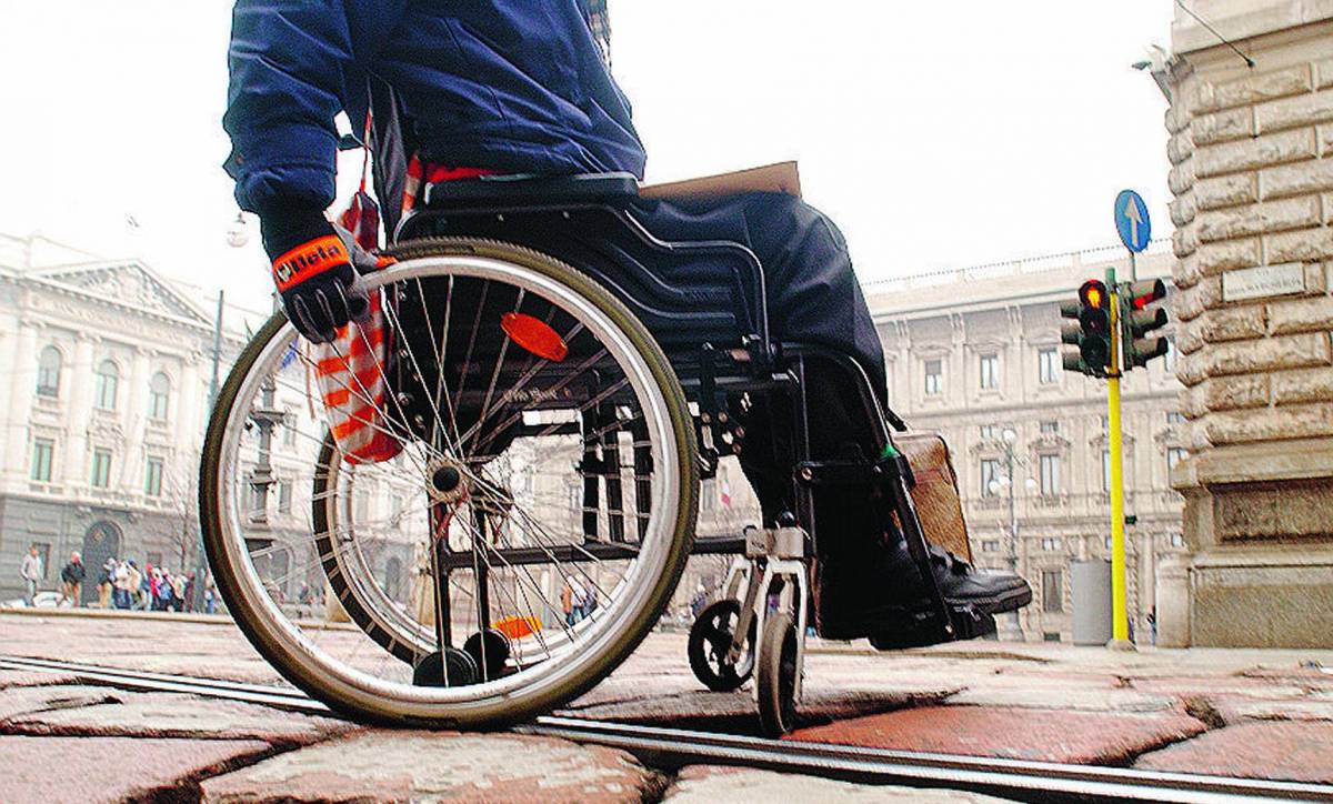 Un disabile fa causa a Palazzo Marino: «Limita la mia libertà»