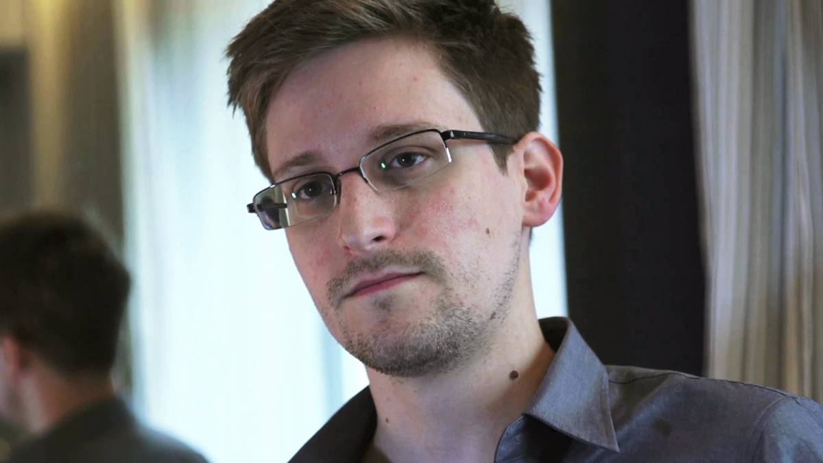 Documento temporaneo a Snowden per lasciare l'aeroporto di Mosca