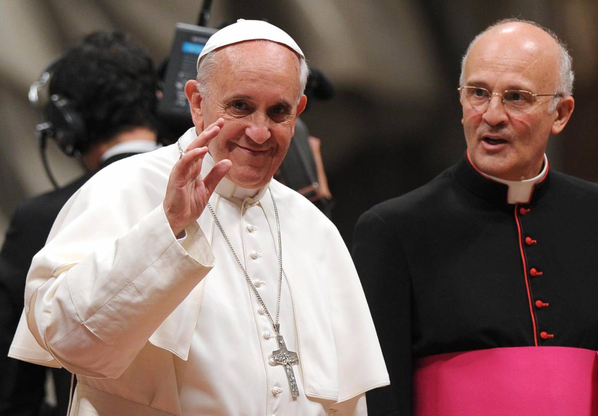 Il Papa a Lampedusa benedice i clandestini