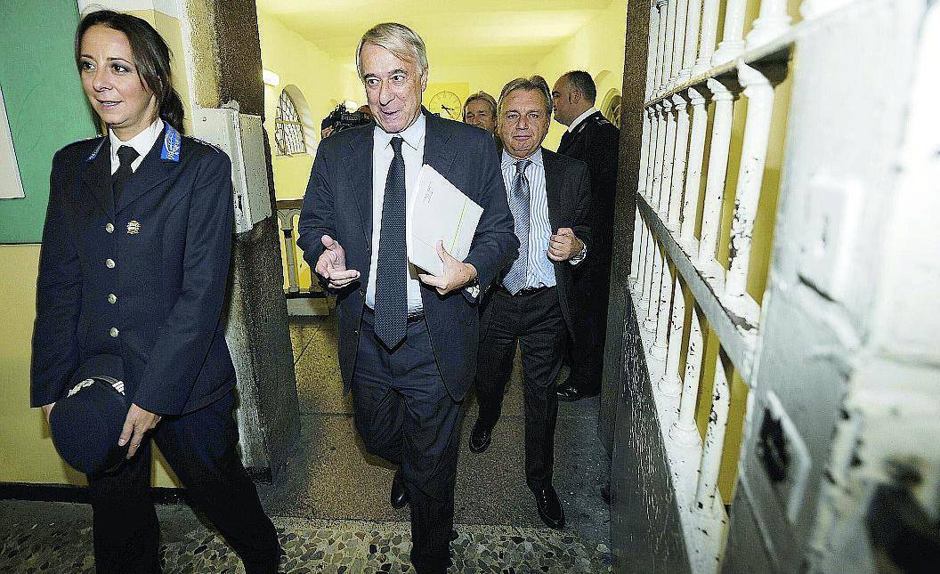 Pisapia dentro San Vittore La visita? Senza permesso