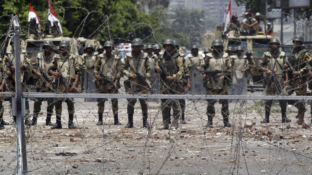 Al Cairo fuoco sugli islamisti. Vacilla l'alleanza pro generali