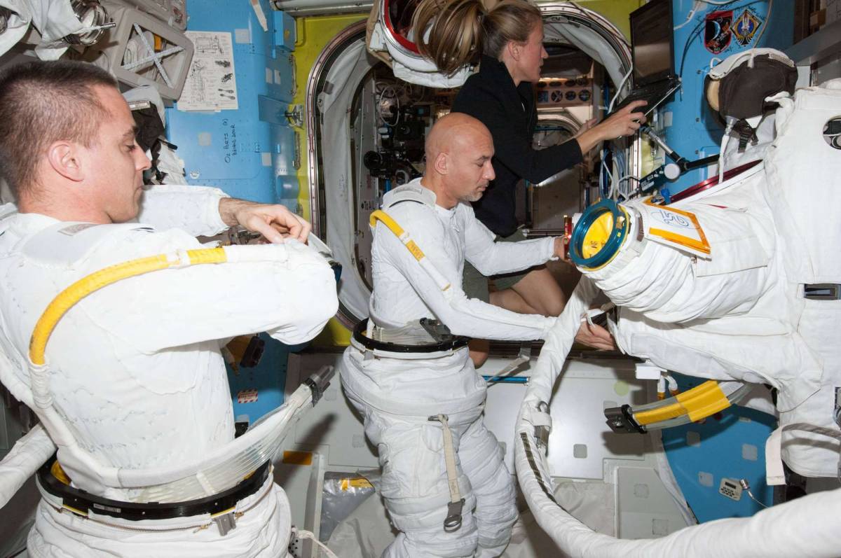 Passeggiata nello spazio per l'astronauta italiano Parmitano