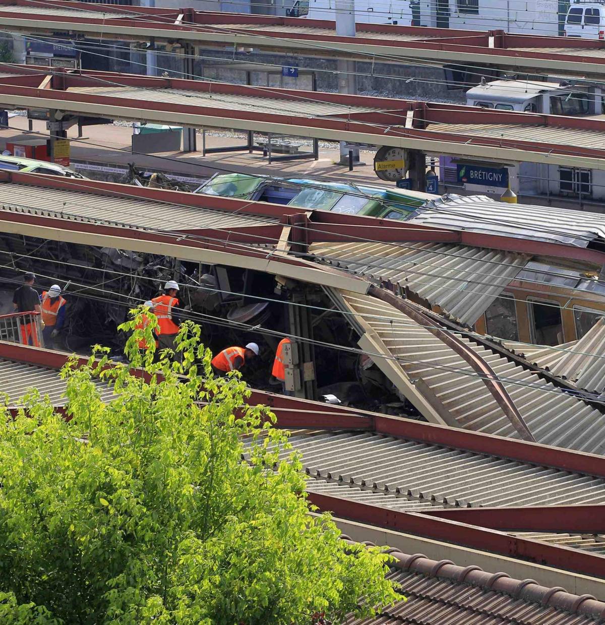 Disastro a Parigi, si pensa al doloIl treno deragliato venerdì