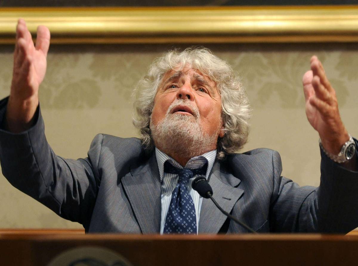 L'ultima di Grillo: la sinistra salva il Cav