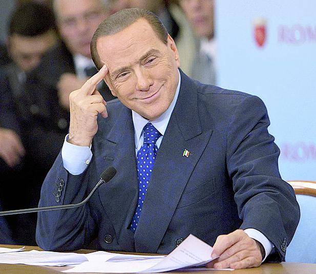 E Berlusconi in privato si sfoga con i suoi: quello di «Repubblica» è solo il primo attacco