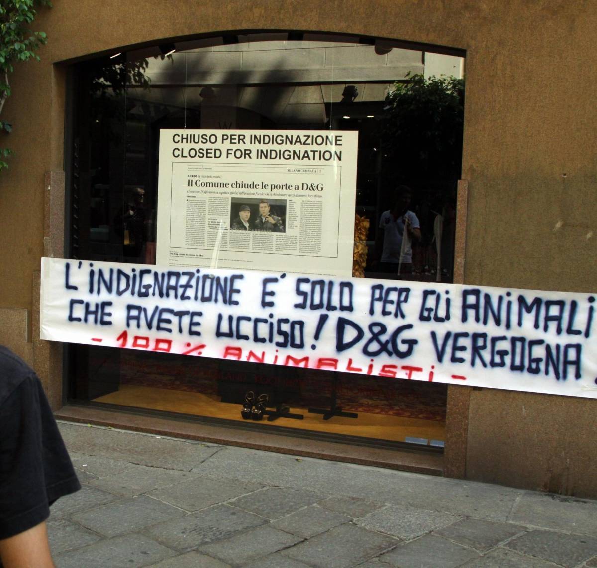 Gli animalisti ne approfittano per contestareIl sit-in