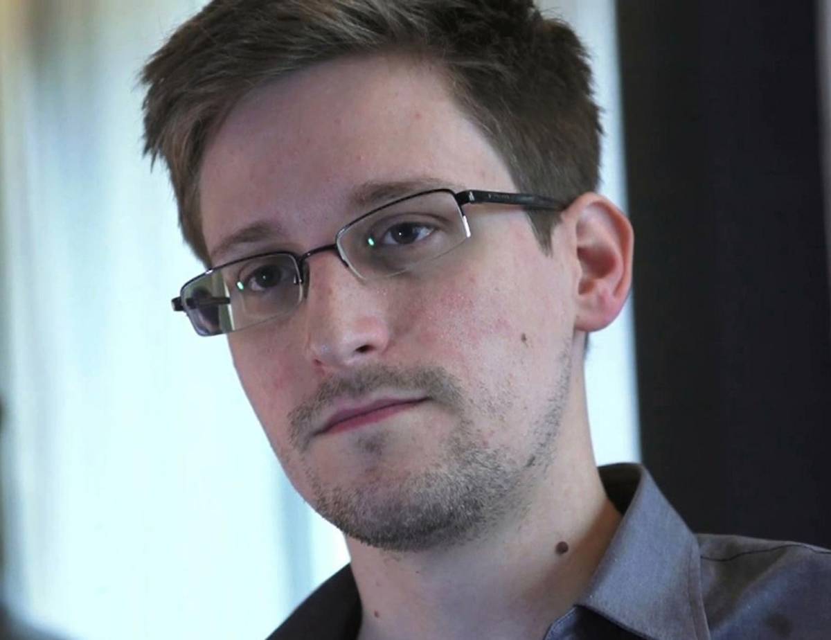 L'allarme di Snowden: "Così possono controllare ​i vostri smartphone"