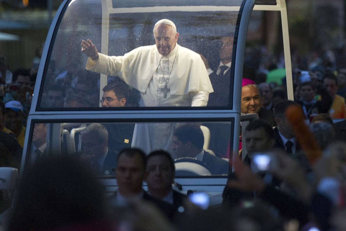 Il Papa: "Non escludere la fede dalla vita sociale"