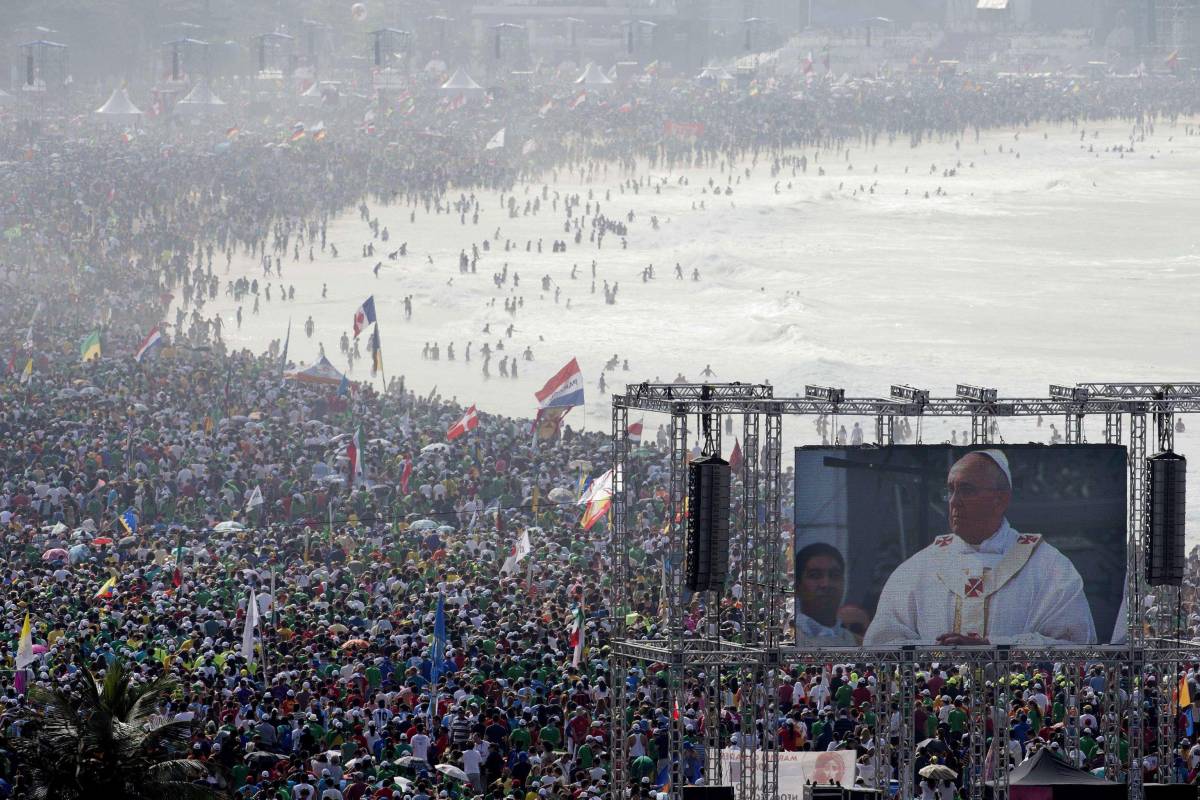 Papa Francesco superstar 3milioni di fedeli per lui
