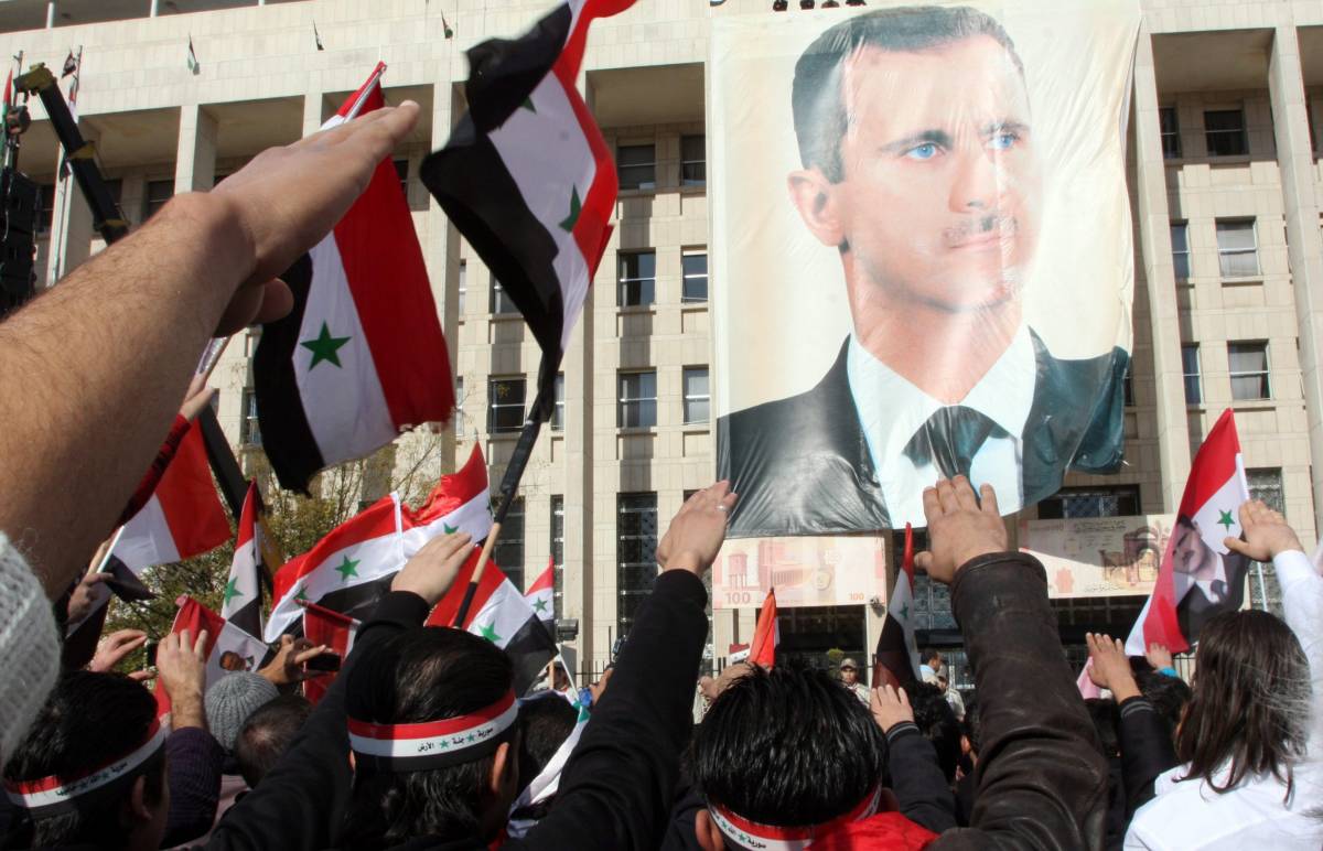 La Siria prende in giro gli Usa Ma Kerry: "Assad come Hitler"