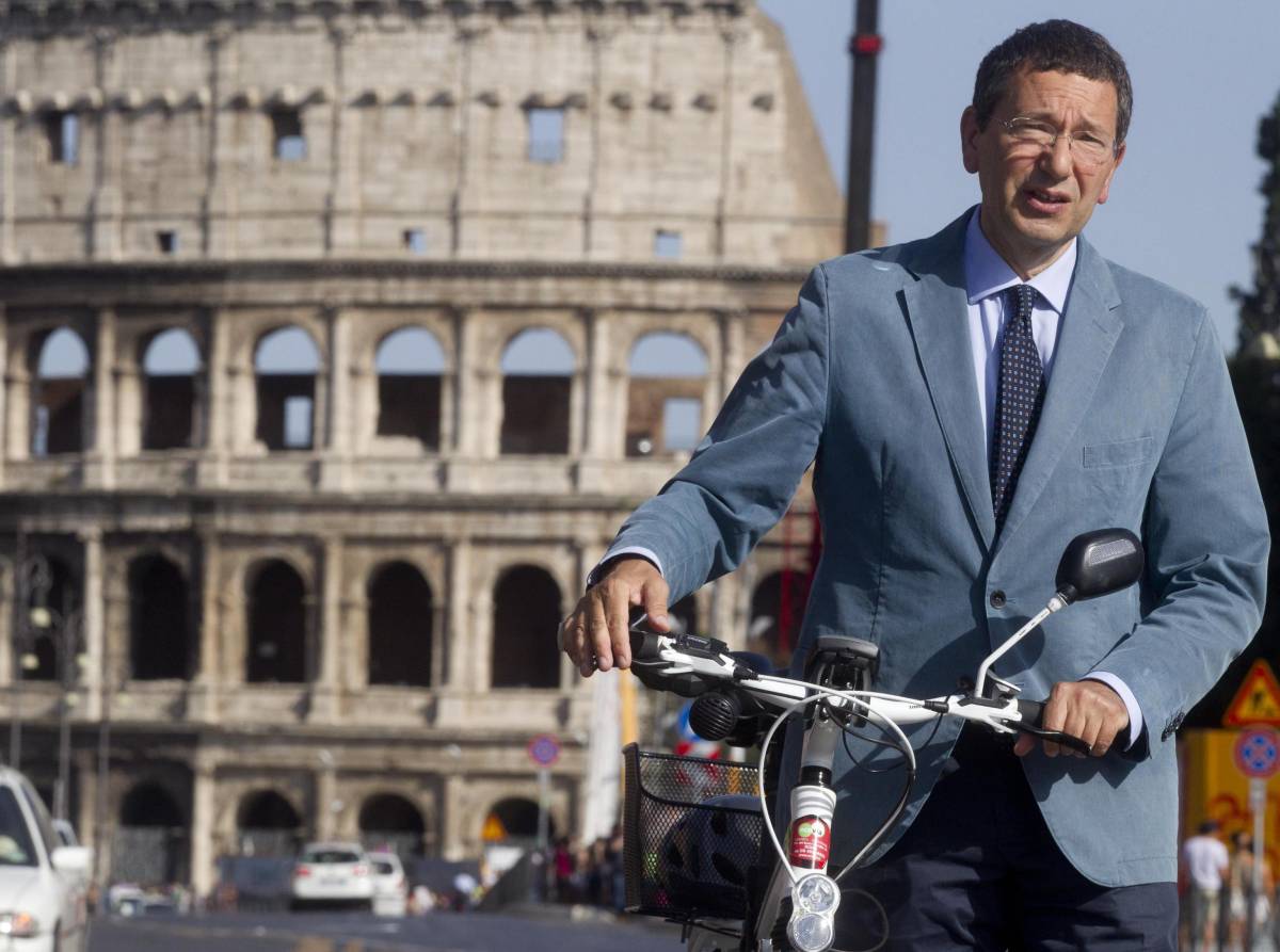 Marino non molla, la Procura indaga sul sit-in in via del Plebiscito