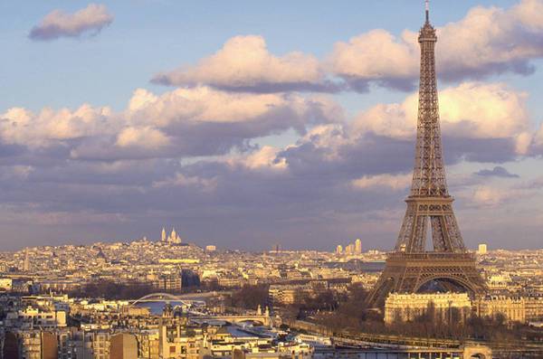 Parigi, allarme bomba: evacuata la Torre Eiffel
