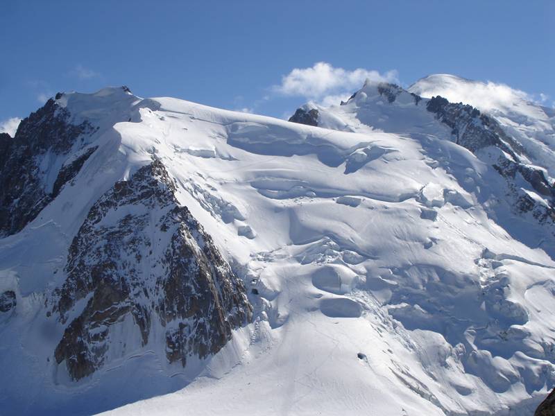 La denuncia delle guide alpine italiane: "La Francia ruba un pezzo del Monte Bianco"