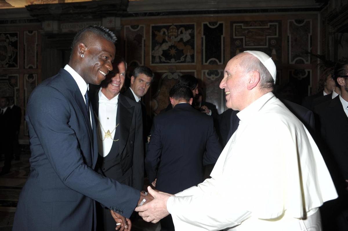 Il Papa tifoso difende il calcio "dono di Dio"