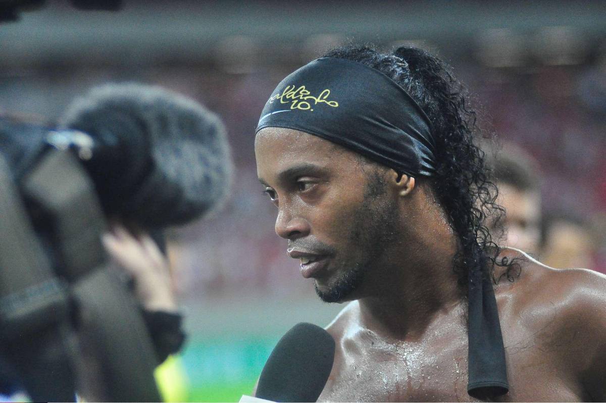 Ronaldinho si opera ai denti: intervento di chirurgia estetica