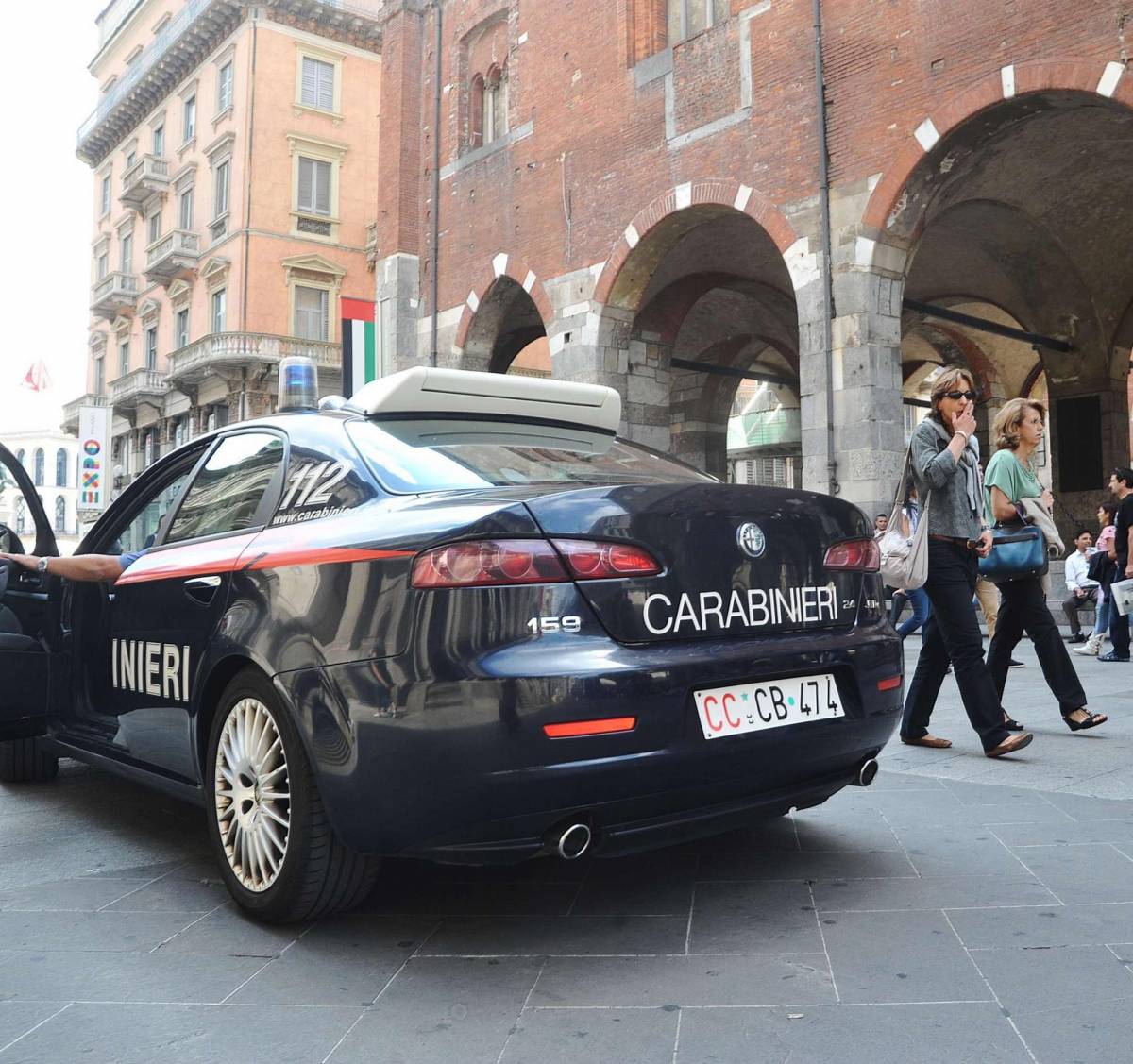 Falò alla loggia dei Mercanti Monumenti a rischio vandali