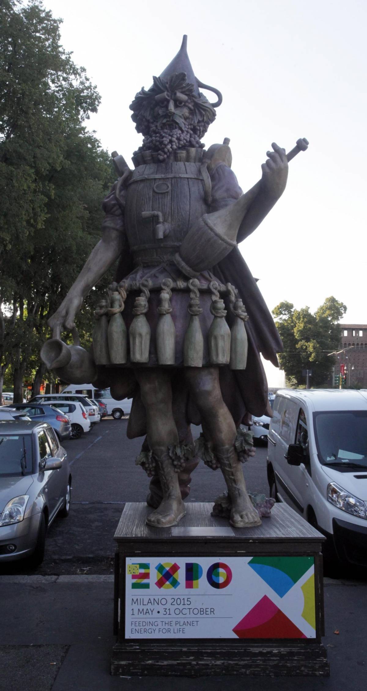 Quelle statue-mostro che tradiscono il messaggio di Expo