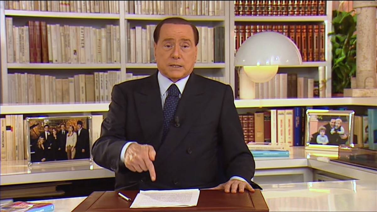 Un frame del videomessaggio del Cavaliere Silvio Berlusconi