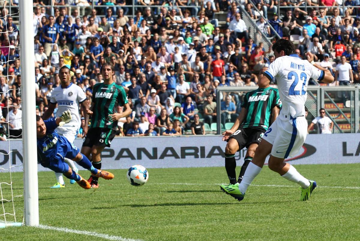 L'Inter schianta il Sassuolo: 7-0. Rientro (con doppietta) di Milito