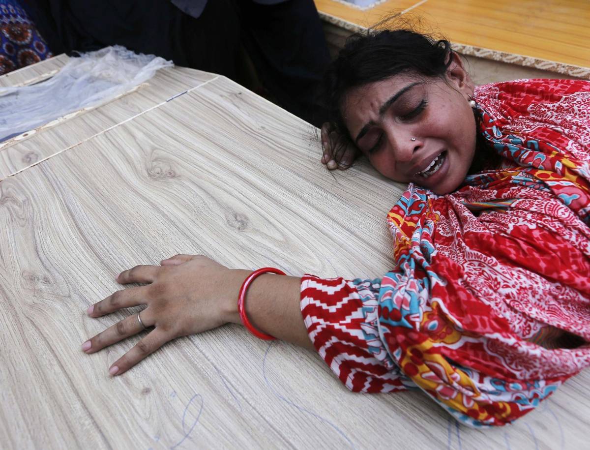 Kamikaze a messa in Pakistan È strage di cristiani: 80 morti