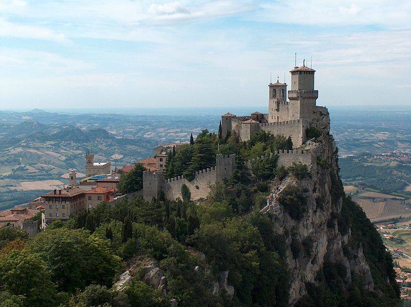Il caso di San Marino: locali pieni fino a notte fonda
